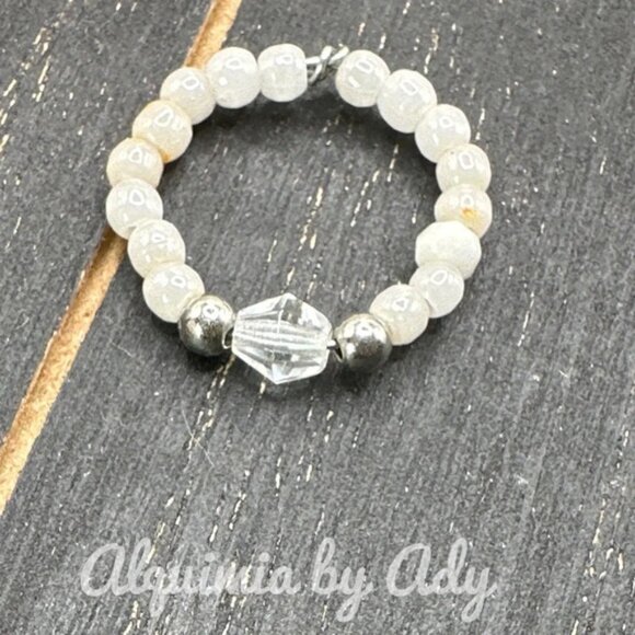 Alquimia Jewelry - White jade Victorian silver gem ring/purity and joy healing crystal